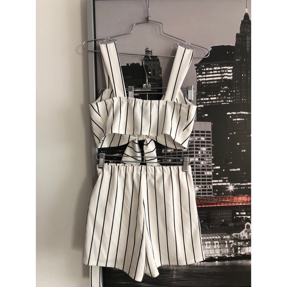 White & black skort & tie-knot set πΉ - Picture 4 of 5